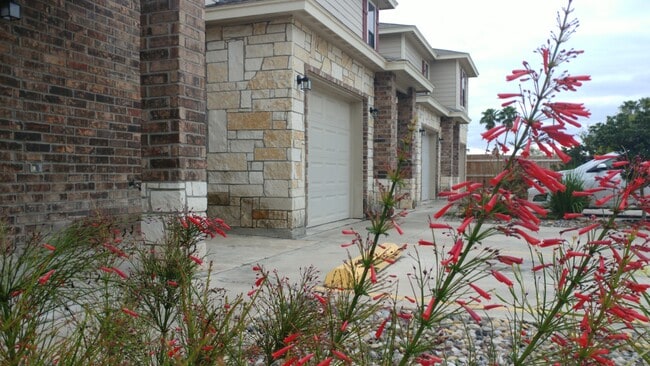 Building Photo - 422 Stone Drive Unit 2