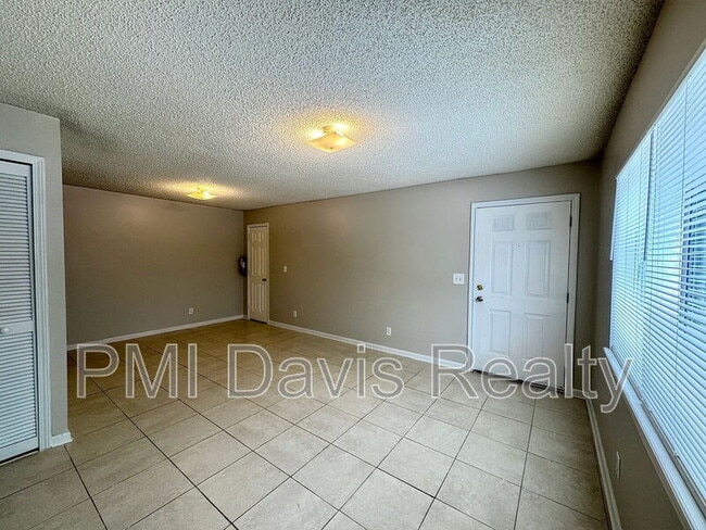 Photo - 1845 Lindberg Dr Unit Apt 09