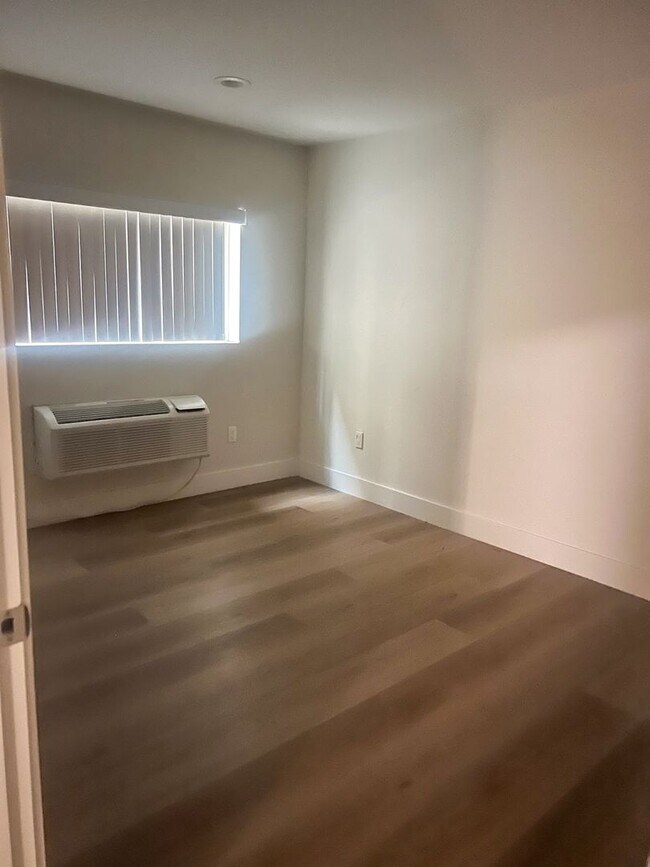Photo - 610 N Soto St