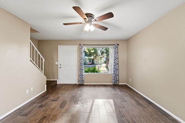 Beautifully maintained 3-bedroom, 2.5-bath Condo in the heart of Phoenix! - Beautifully maintained 3-bedroom, 2.5-bath Condo in the heart of Phoenix! Unit 1096