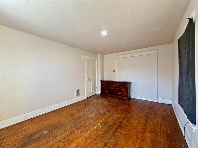 Photo - 49 Spruce St