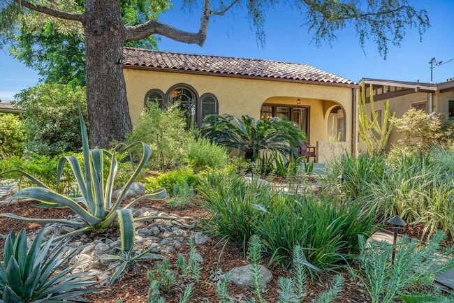 Photo - 1053 N Mar Vista Ave Casa