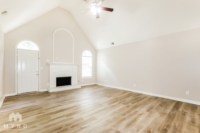 Photo - 283 Hunters Chase