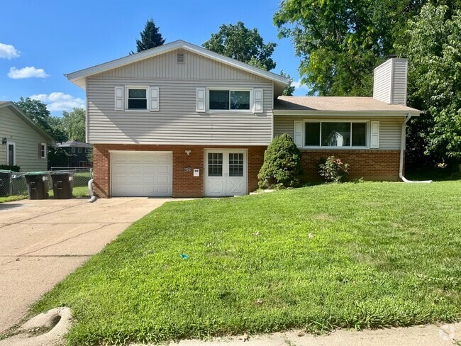 Building Photo - 12648 O St Rental