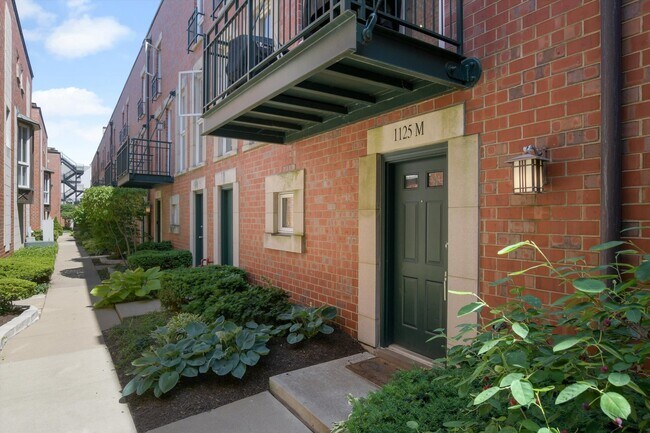 Building Photo - 1125 W Newport Ave Unit M Rental