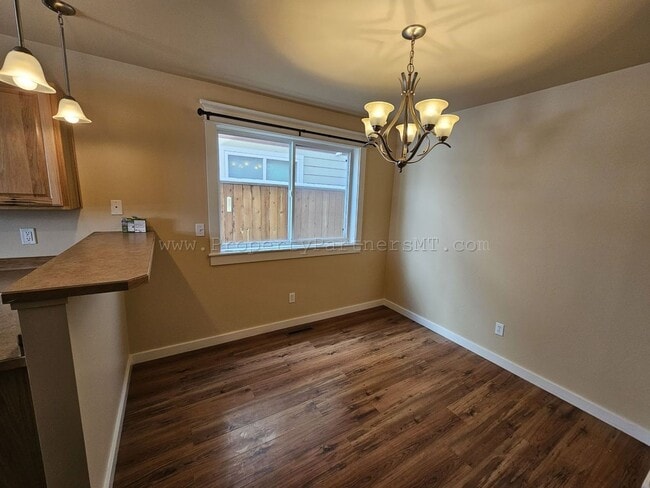 Photo - Very Nice - 3 Bed 2.5 Bath Townhouse