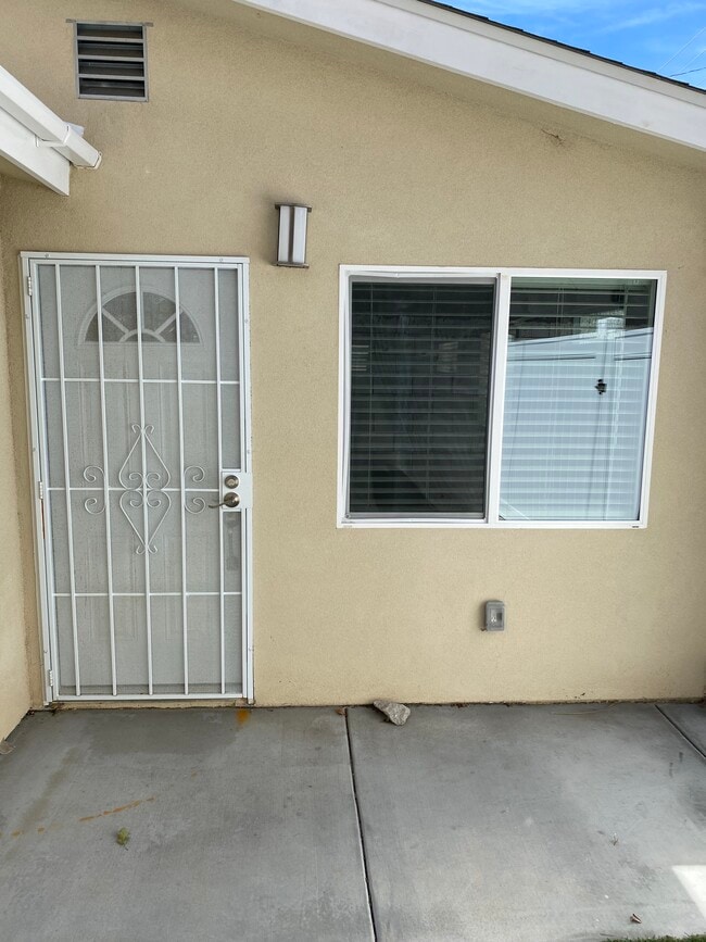 Photo - 549 E Tujunga Ave Unit 549 e Tujunga Ave