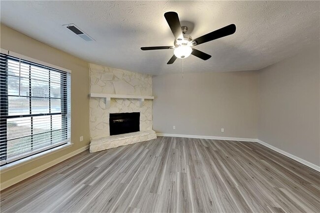 Photo - 2444 Mistletoe Ln SW