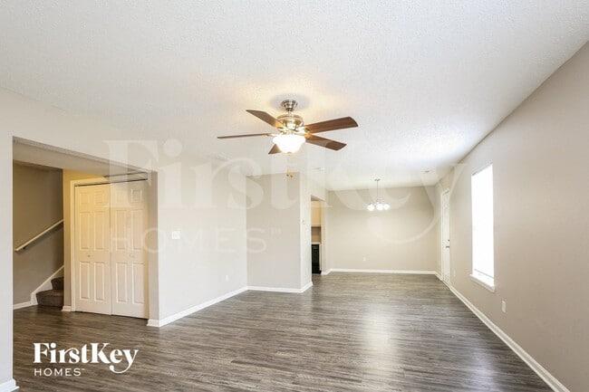 Photo - 563 Bridgestone Dr