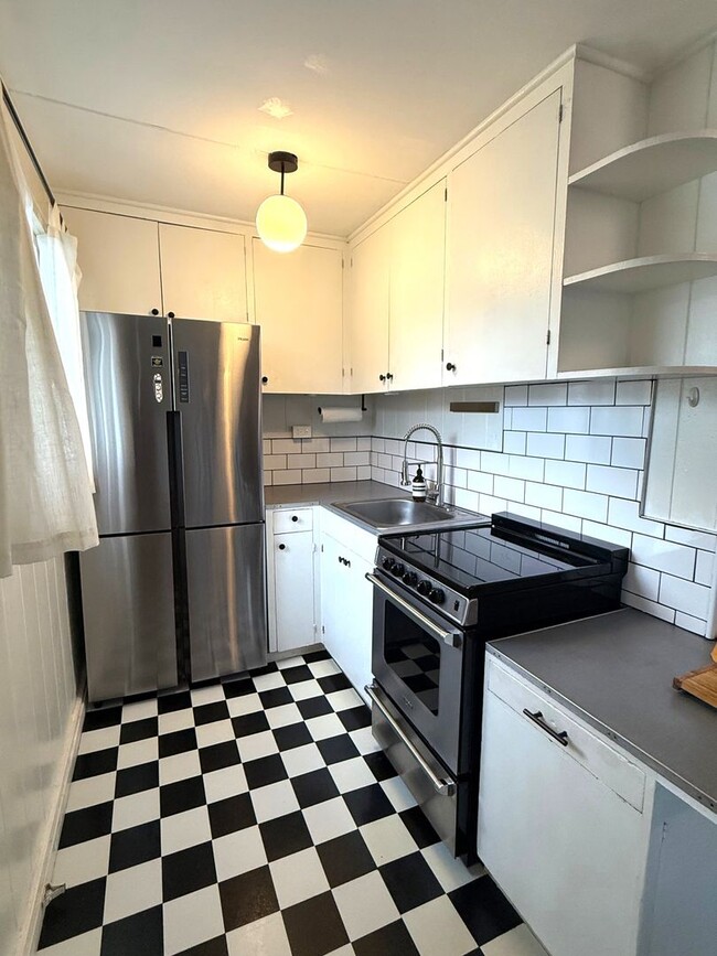 Photo - Charming 2BR Cottage Minutes from Kaimuki – Bright Home with Updated Kitchen