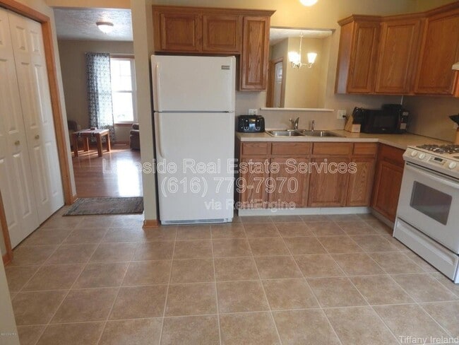 Photo - 711 Logan St SE