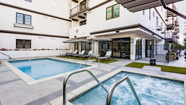 Spa & Pool