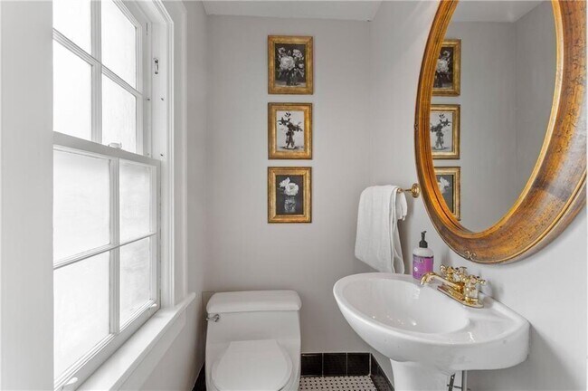 Photo - 685 E Morningside Dr NE