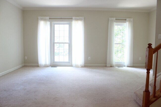 Photo - Lovely 3 Bedroom 2.5 Bath Townhome with De...