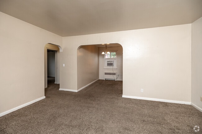 2BR, 1BA - 713 SF - Living Room