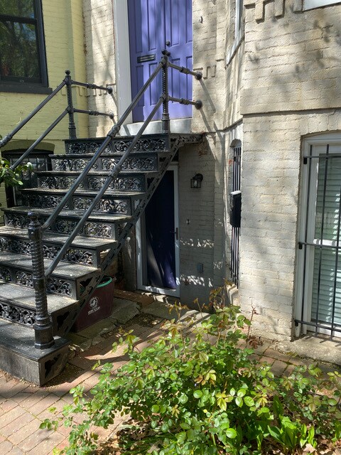 Apartment Entrance - 104 8th St NE Unit A