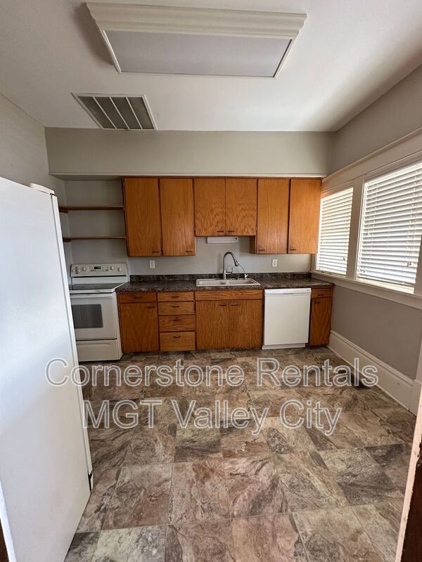 Photo - 141 6th St NW