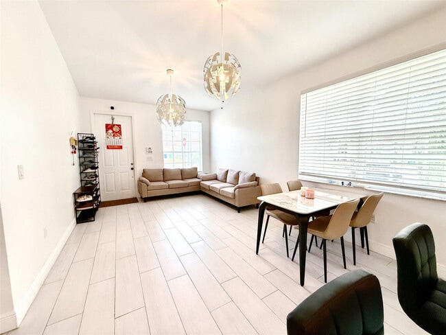 Photo - 18702 SW 27th St