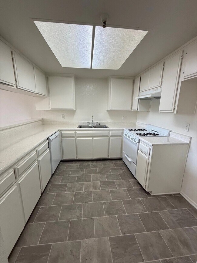 Photo - 14020 Yukon Avenue,