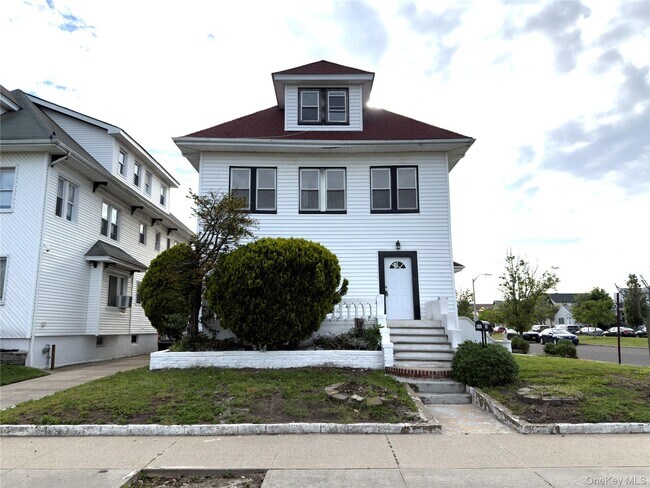 517 Laurelton Blvd