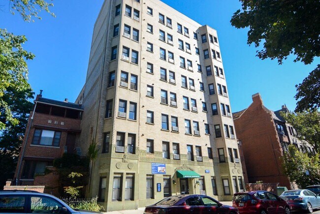 Building Photo - 555 W Arlington