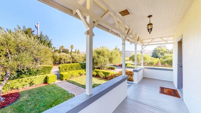 Photo - Charming 2 bedroom 1.5 bath plus office ho...