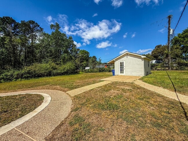 Building Photo - 7142 State Hwy 75 S