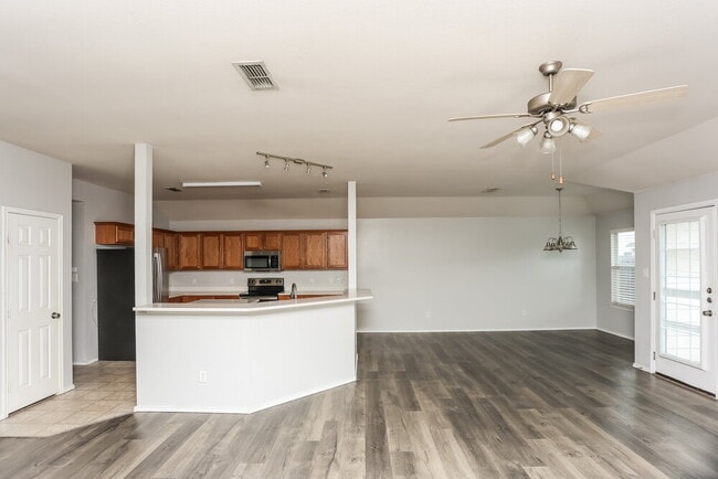 Photo - 433 Heritage Dr