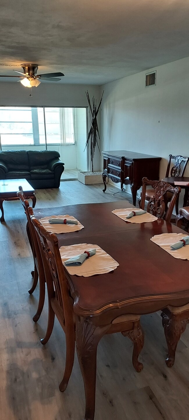 Dining room - 6201 2nd St E Unit 84