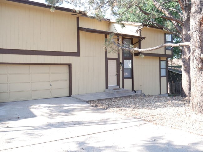 4 bed/2.5 bath home - 4 bed/2.5 bath home