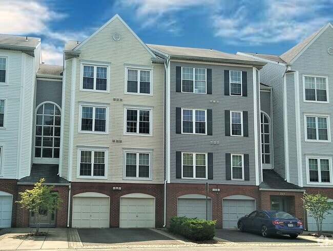 Building Photo - 273 S Pickett St Rental