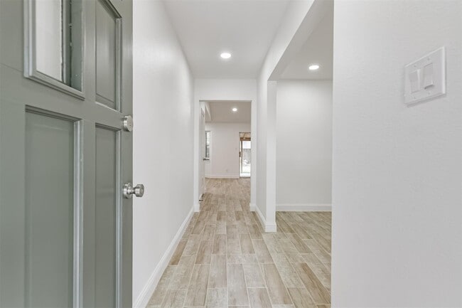 Photo - 408 Christina Ln