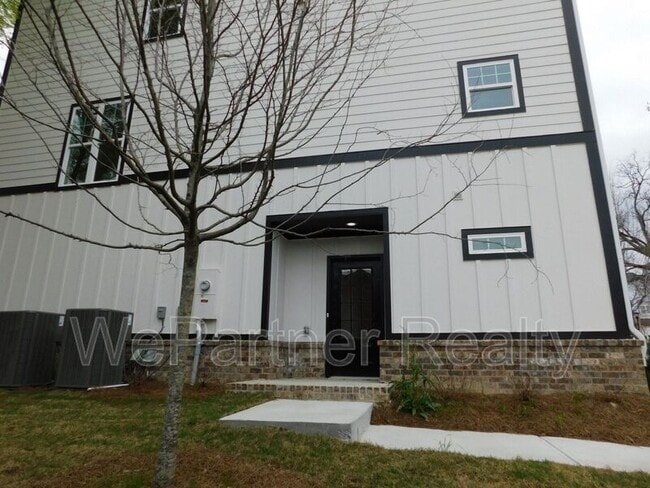 Photo - 1994 Main St NW