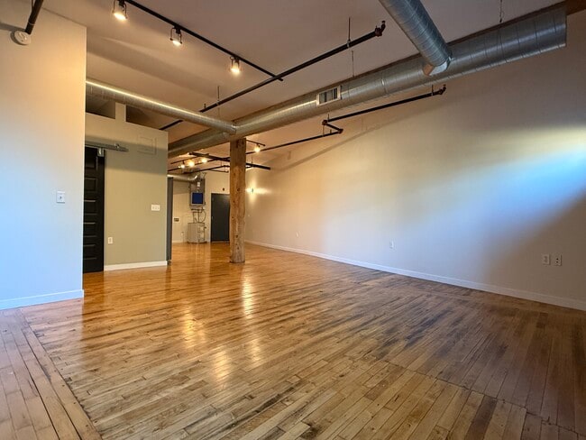 Living/Dining Area - 148 S River Ave Unit 103