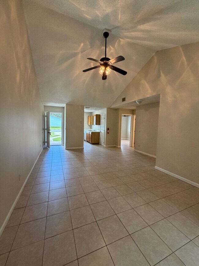 412/414 Admirals Walk Dr