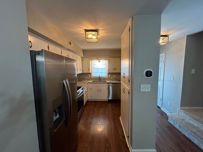 Photo - 220 Marinawoods Dr SE