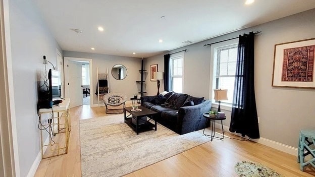 Building Photo - 158 Lexington St Unit 3