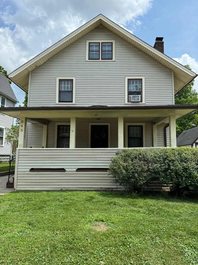 Building Photo - 845 E University Ave