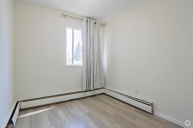 2 chambres, 1 salle de bain - 700 pi2 - Glenbow Manor