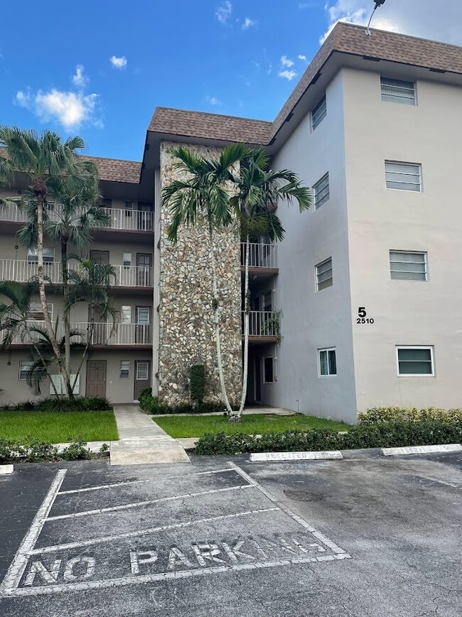 Building Photo - 2510 SW 81st Ave Unit 405 Rental