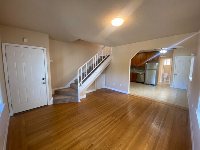 Building Photo - 869 MacArthur Blvd Unit #A Rental