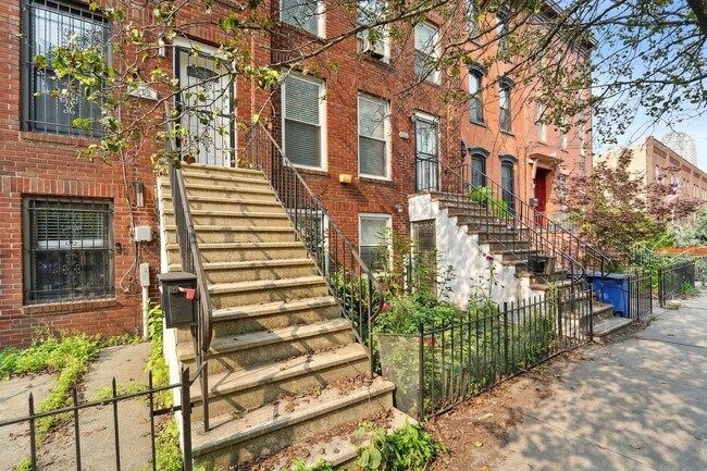 Photo - 218 Grand St House