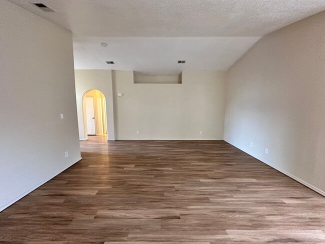 Photo - 3 bed 2 bath home in Huning Ranch