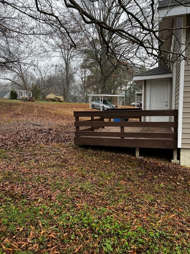 Photo - 703 Love St