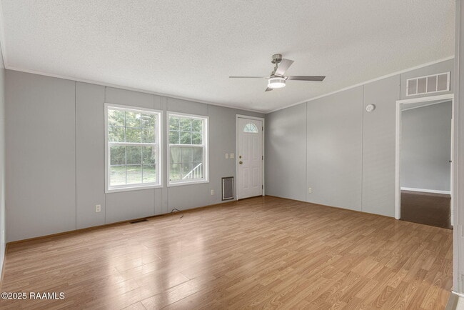 Photo - 113 Simon Latour Rd