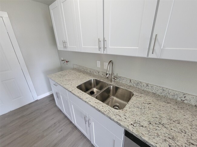 Photo - 4909 Holloway Dr