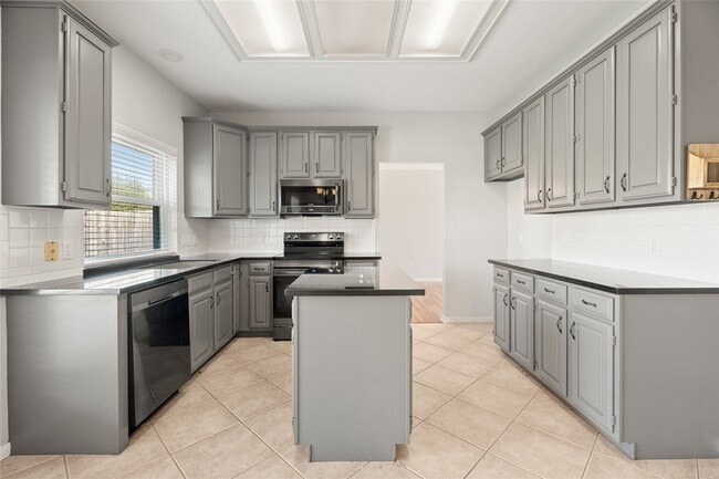 Photo - 1209 Comanche St