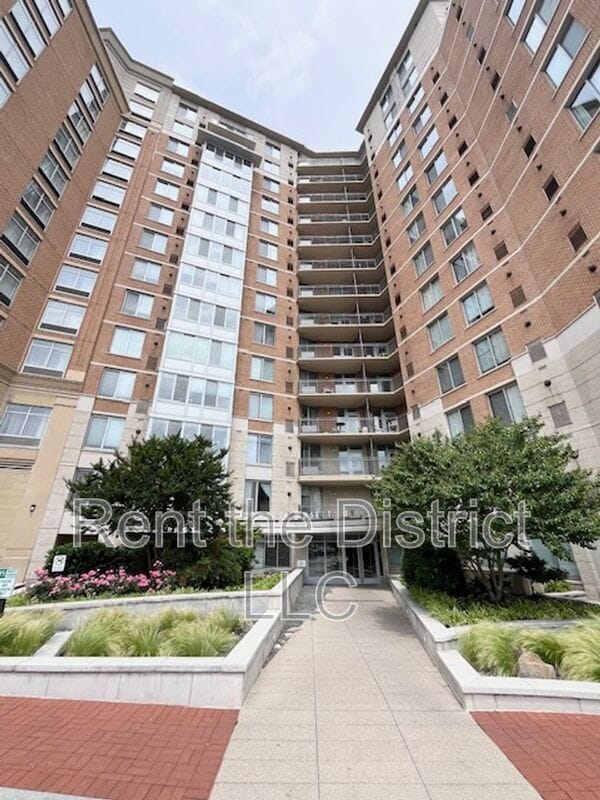 Building Photo - 555 Massachusetts Ave NW Unit #301