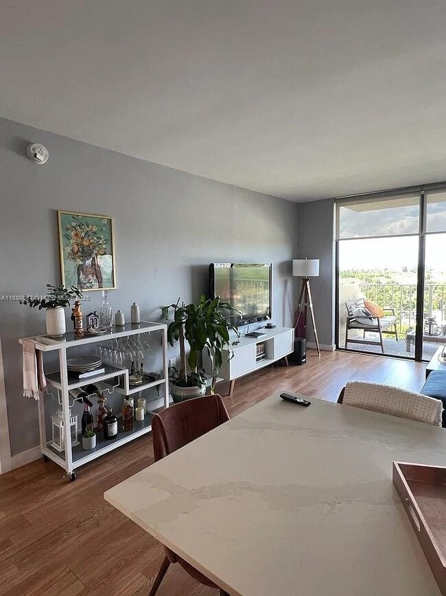 Photo - 2350 NE 135th St Unidad 0