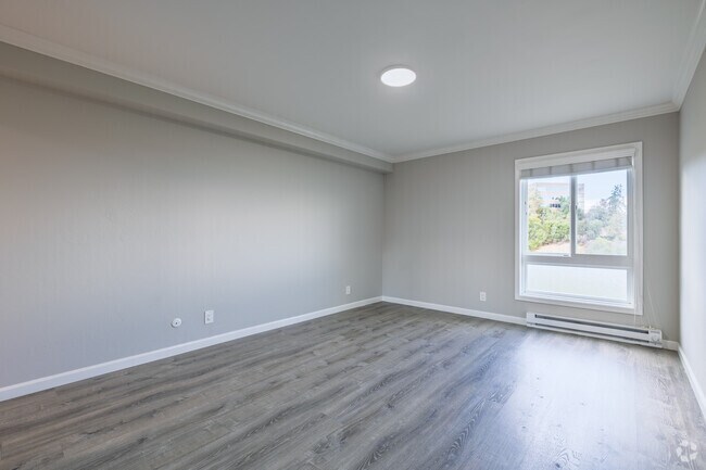 2BR, 2BA - 1,077SF - Primary Bedroom - Oakview